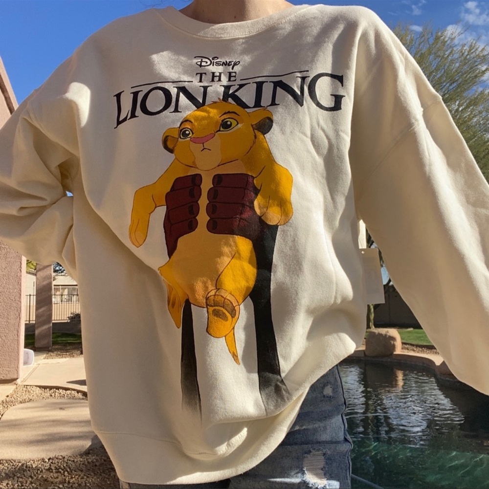 NWOT Disney Lion King Simba Sweatshirt